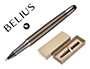 STYLO-BILLE BELIUS NEPTUNO ALUMINIUM TEXTURE ONDULEE ATTRIBUTS GUN ENCRE BLEUE COLORIS KAKI DANS COFFRET CADEAU